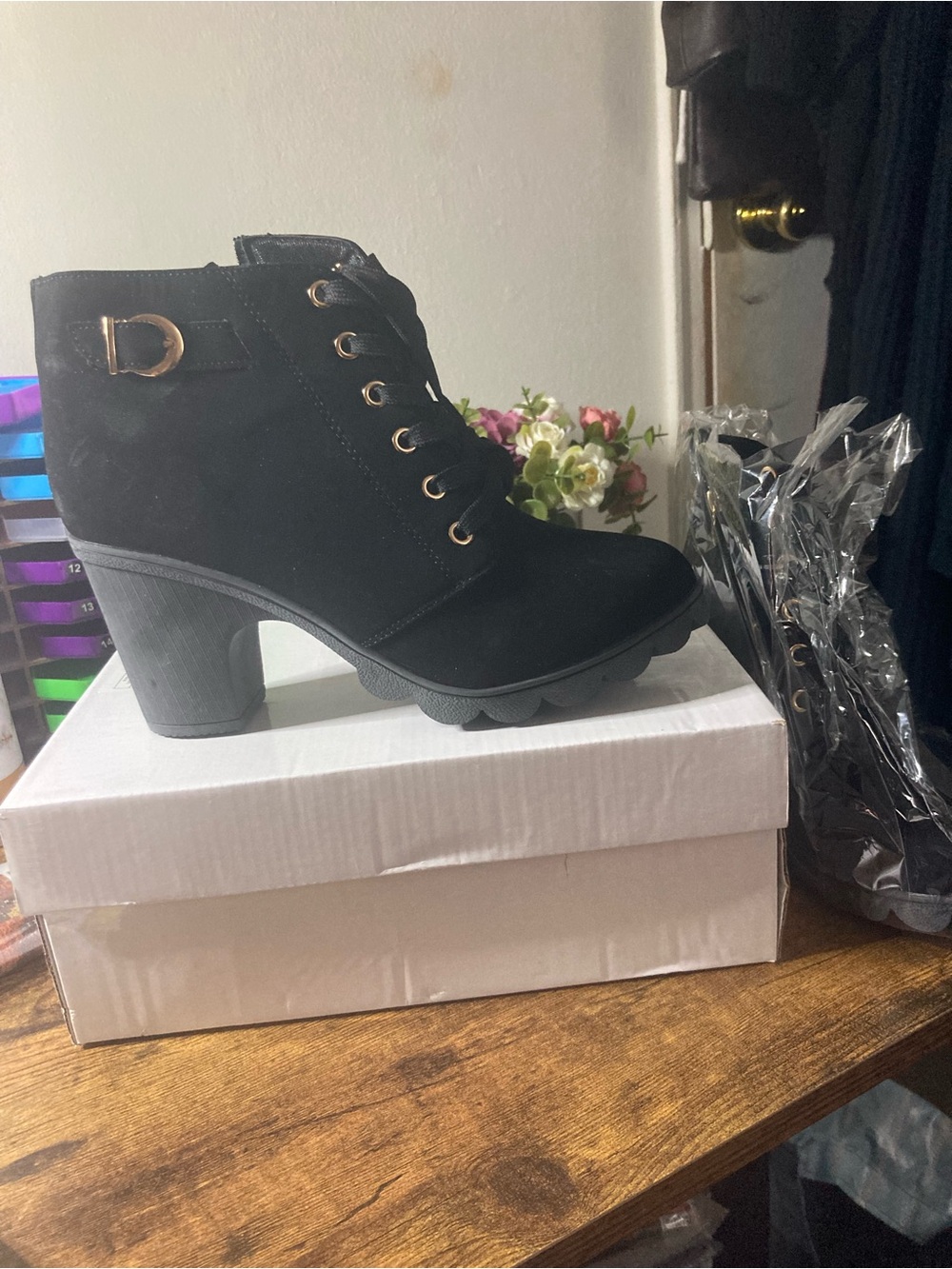 Black Women's Lace-Up Block Heel Ankle Boot